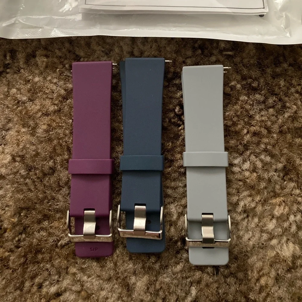 Rose Gold Fitbit Versa with Accessories all in excellent condition